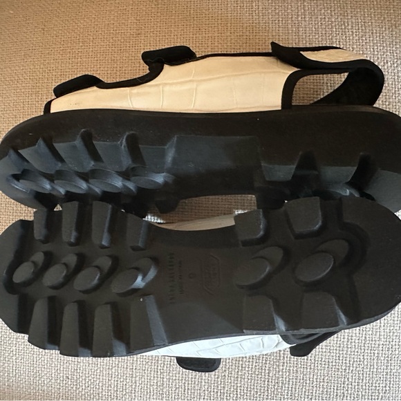 NEW Freda Salvador Black and White Snake Flatform Sandal size 9 - Picture 5 of 6